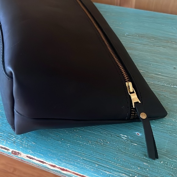 Portland Leather Goods XL Makeup Bag in Black Leather - Picture 4 of 9